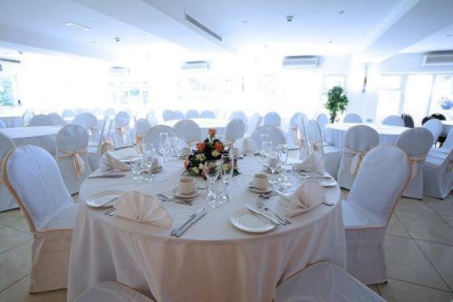 Riverside Hotel เคนิลเวิร์ท ภายนอก รูปภาพ